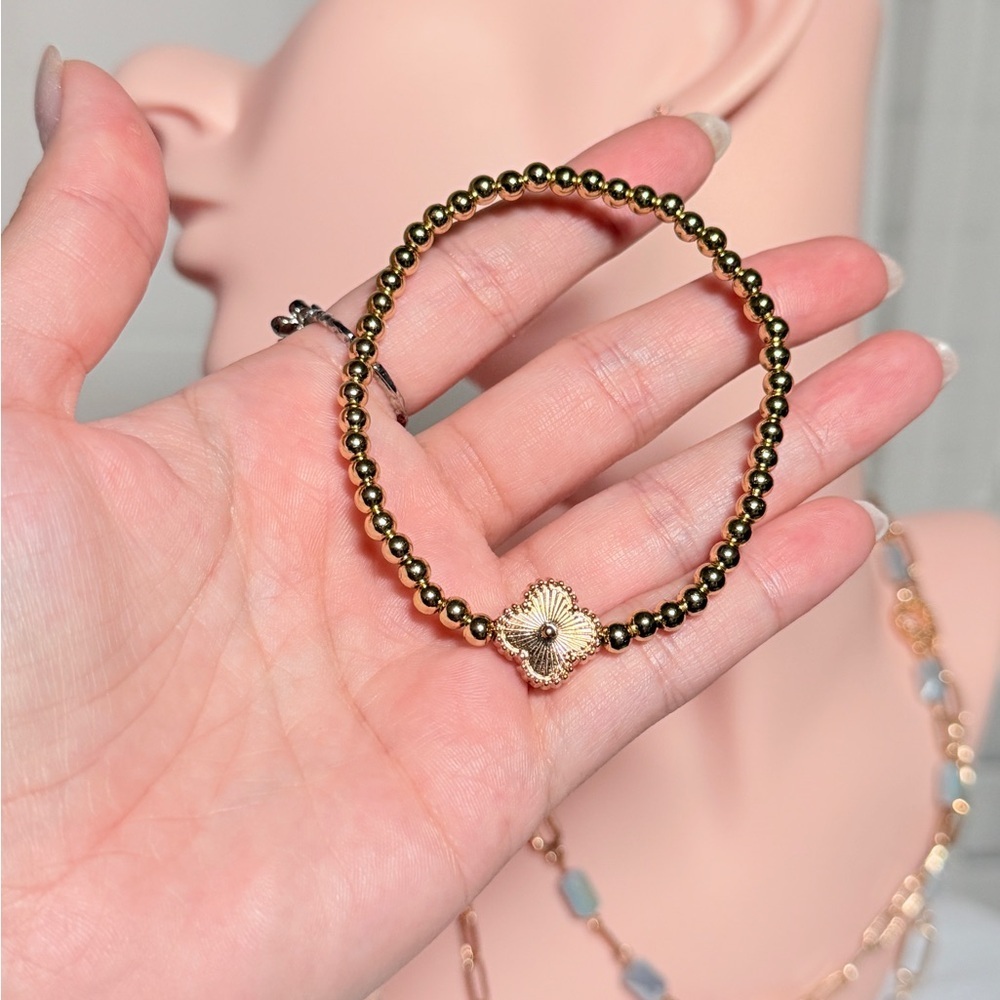 ⚜️ Elegant Gold Beaded Bracelet - Picture 3 of 5